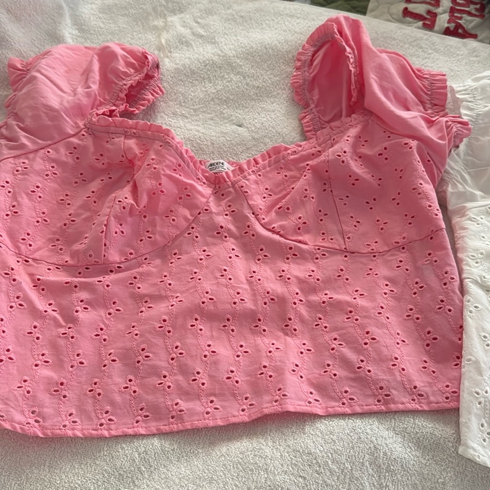 Two tank tops pink & white